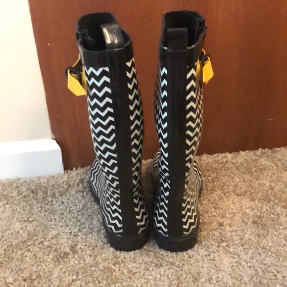Chevron Rain Boots - Picture 4 of 4